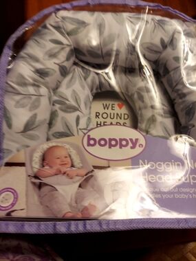 Boppy Leaf-Print Infant Head Support in Gray and Green
